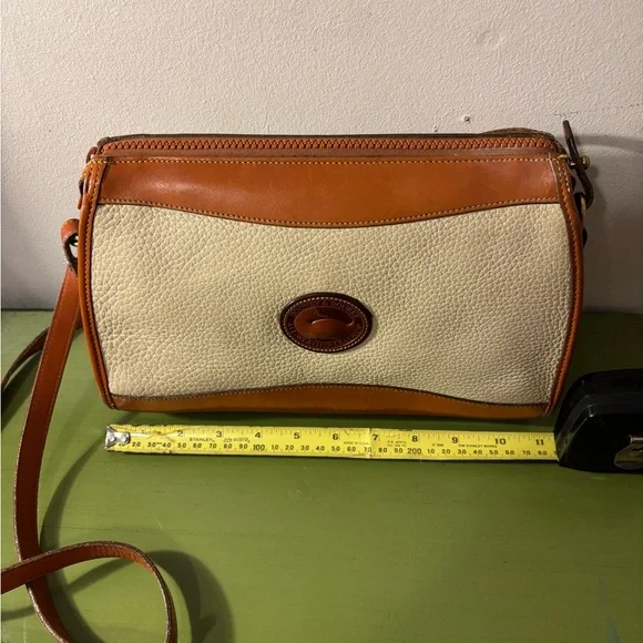 Vintage Dooney & Burke Tan and Cream Women's Bag - Picture 2 of 8